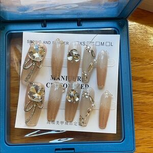 Elegant Rhinestone Embellished False Nails